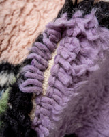 Moderner, handgefertigter Berber-Läuferteppich aus Marokko. Beniourain-Teppich mit schönen Farben und Mustern und flauschiger Wollstruktur.