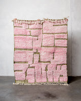 Moderner, handgefertigter Berber-Teppich aus Marokko. Beniourain-Teppich mit schönen Farben und Mustern und flauschiger Wollstruktur.