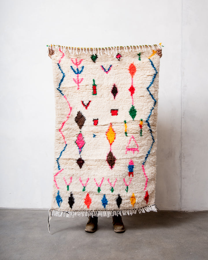 Modern designer handcrafted Berber rug from Morocco. Azilal rug with beautiful colors and patterns. Made of sheep’s wool and colourful cotton.