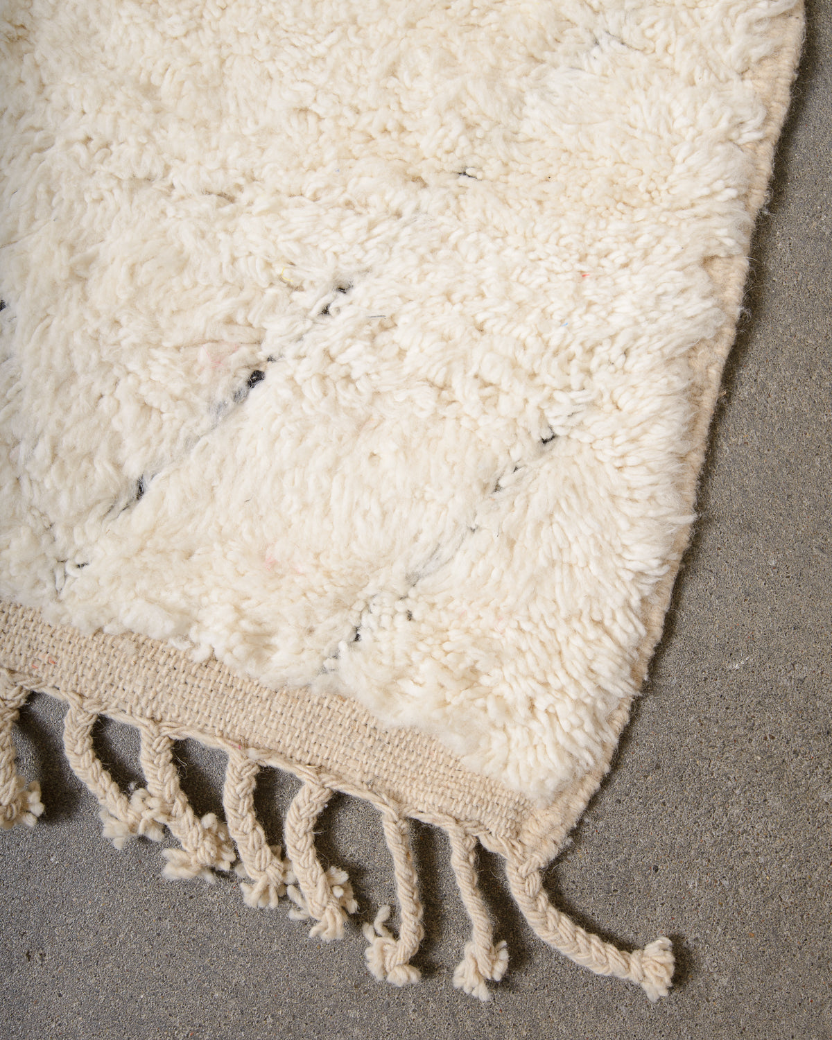 Modern, designer, handcrafted Berber rug from Morocco. Beniourain carpet with minimalist design, natural wool pile and a fluffy texture.