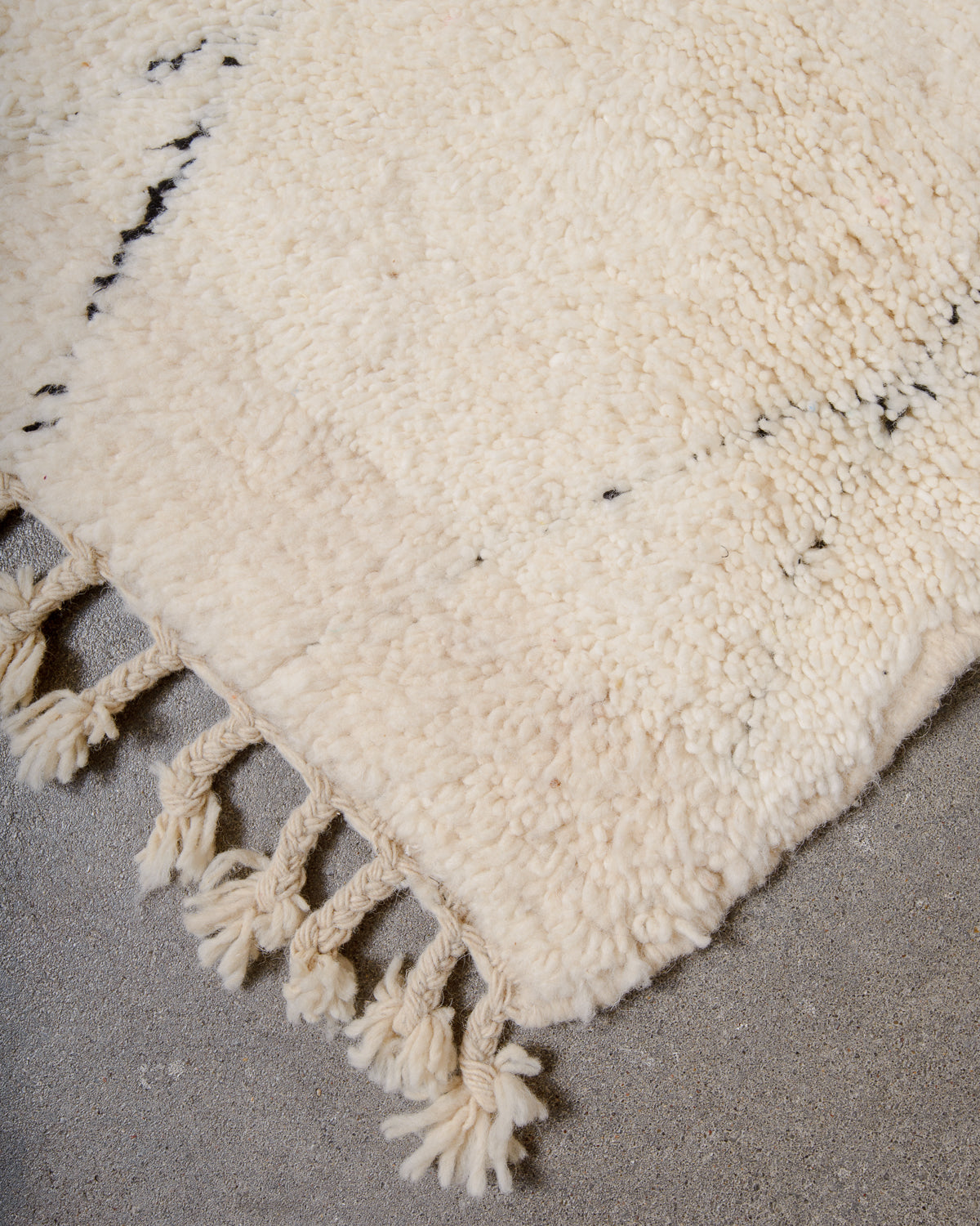 Modern, designer, handcrafted Berber rug from Morocco. Beniourain carpet with minimalist design, natural wool pile and a fluffy texture.