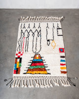 Moderner, handgefertigter Berber-Teppich aus Marokko. Beniourain-Teppich mit schönen Farben und Mustern und flauschiger Wollstruktur.