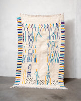 Moderner, handgefertigter Berber-Teppich aus Marokko. Azilal-Teppich mit wunderschönen Farben und Mustern. Aus Schafwolle und bunter Baumwolle.