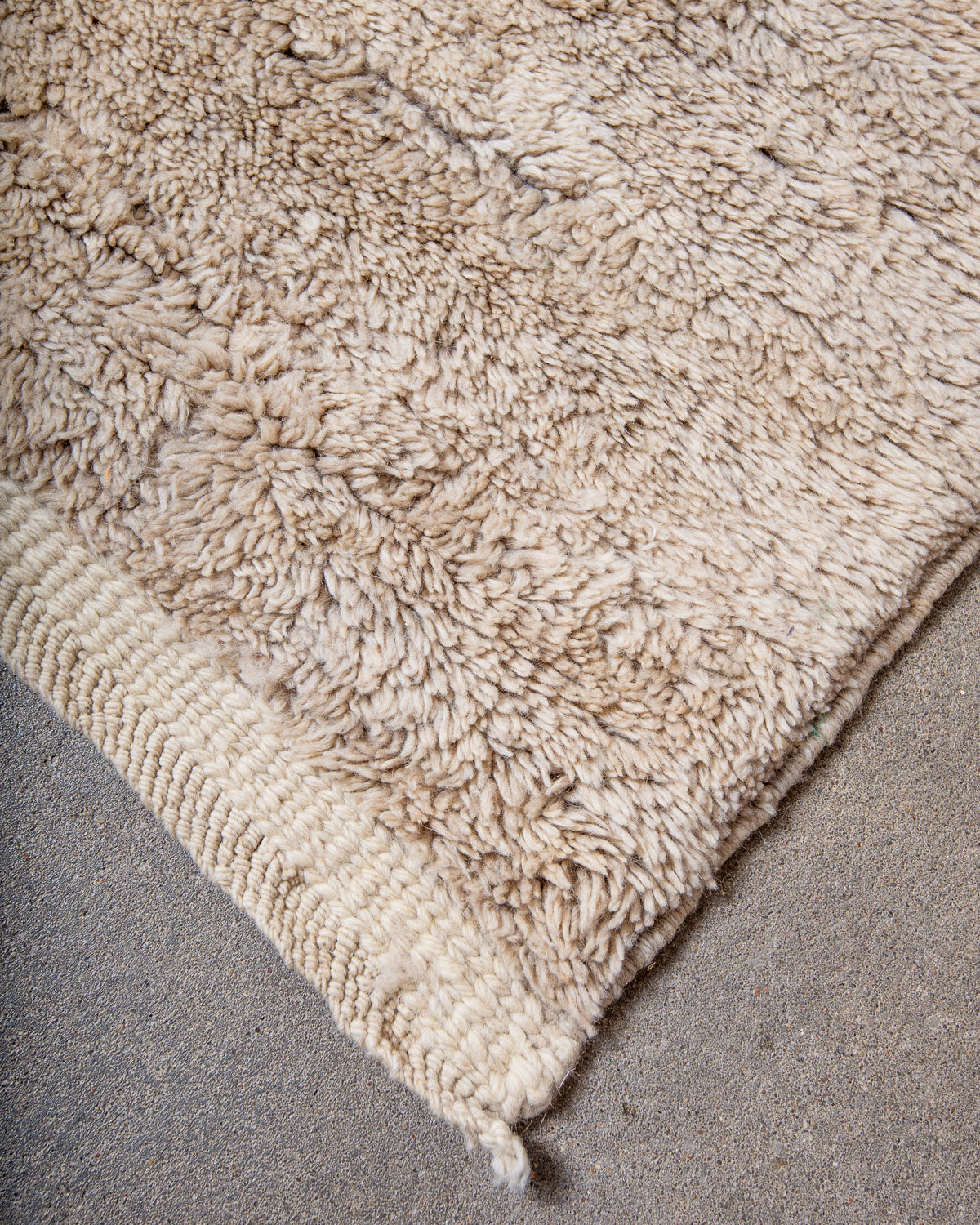 Modern, designer, handcrafted 100% sheep’s wool Berber rug from Morocco. Beni M’rirt carpet with beautiful colours and patterns and fluffy wool texture.