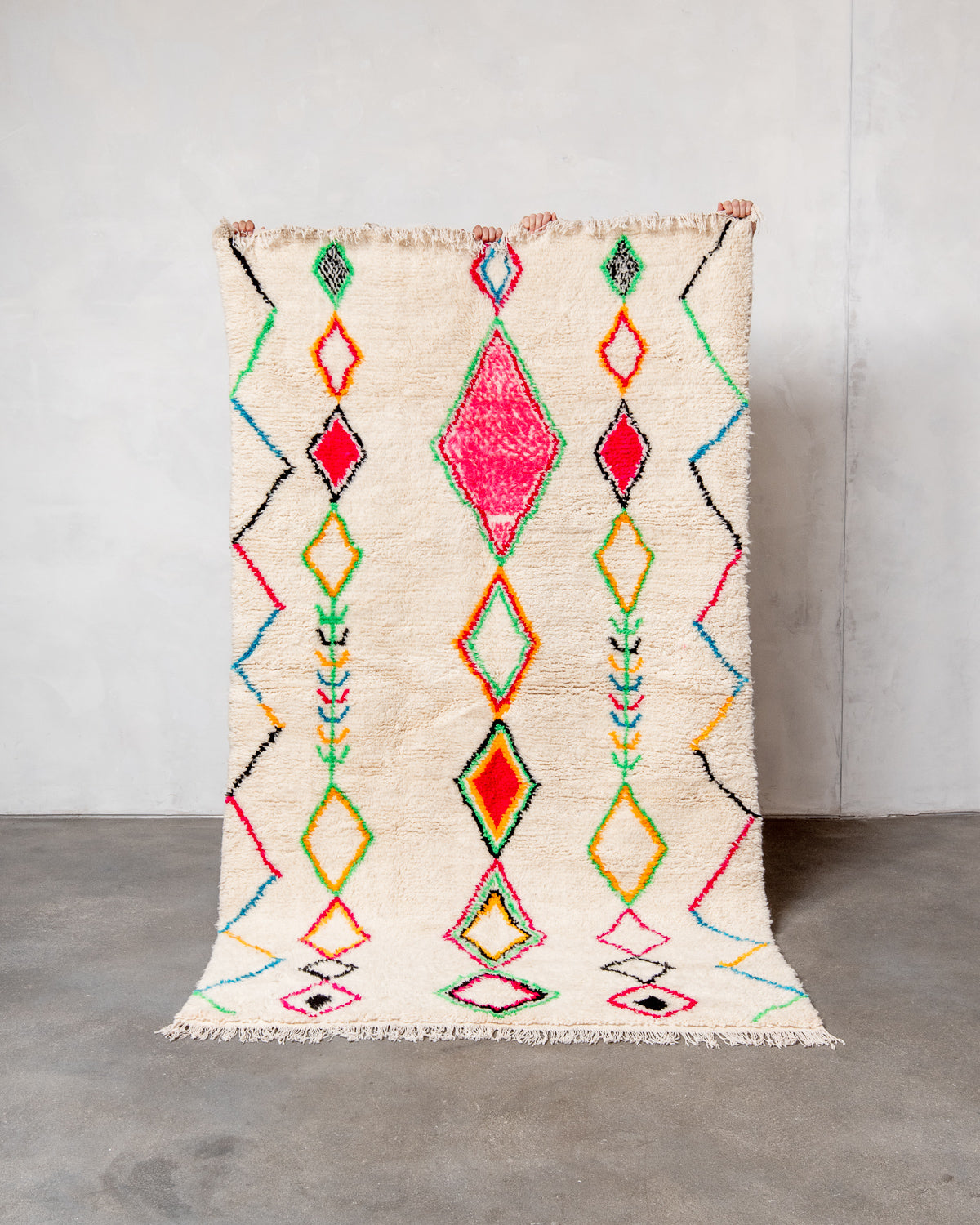 Modern designer handcrafted Berber rug from Morocco. Azilal rug with beautiful colors and patterns. Made of sheep’s wool and colourful cotton.