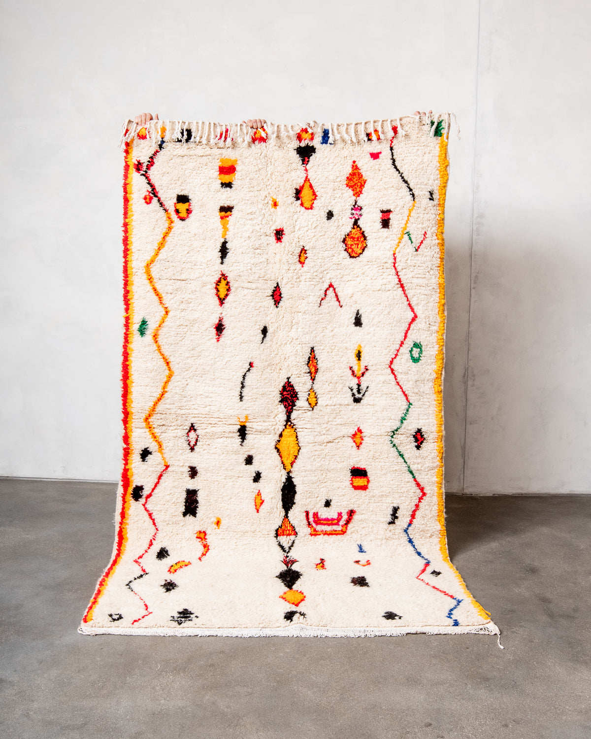 Modern designer handcrafted Berber rug from Morocco. Azilal rug with beautiful colors and patterns. Made of sheep’s wool and colourful cotton.