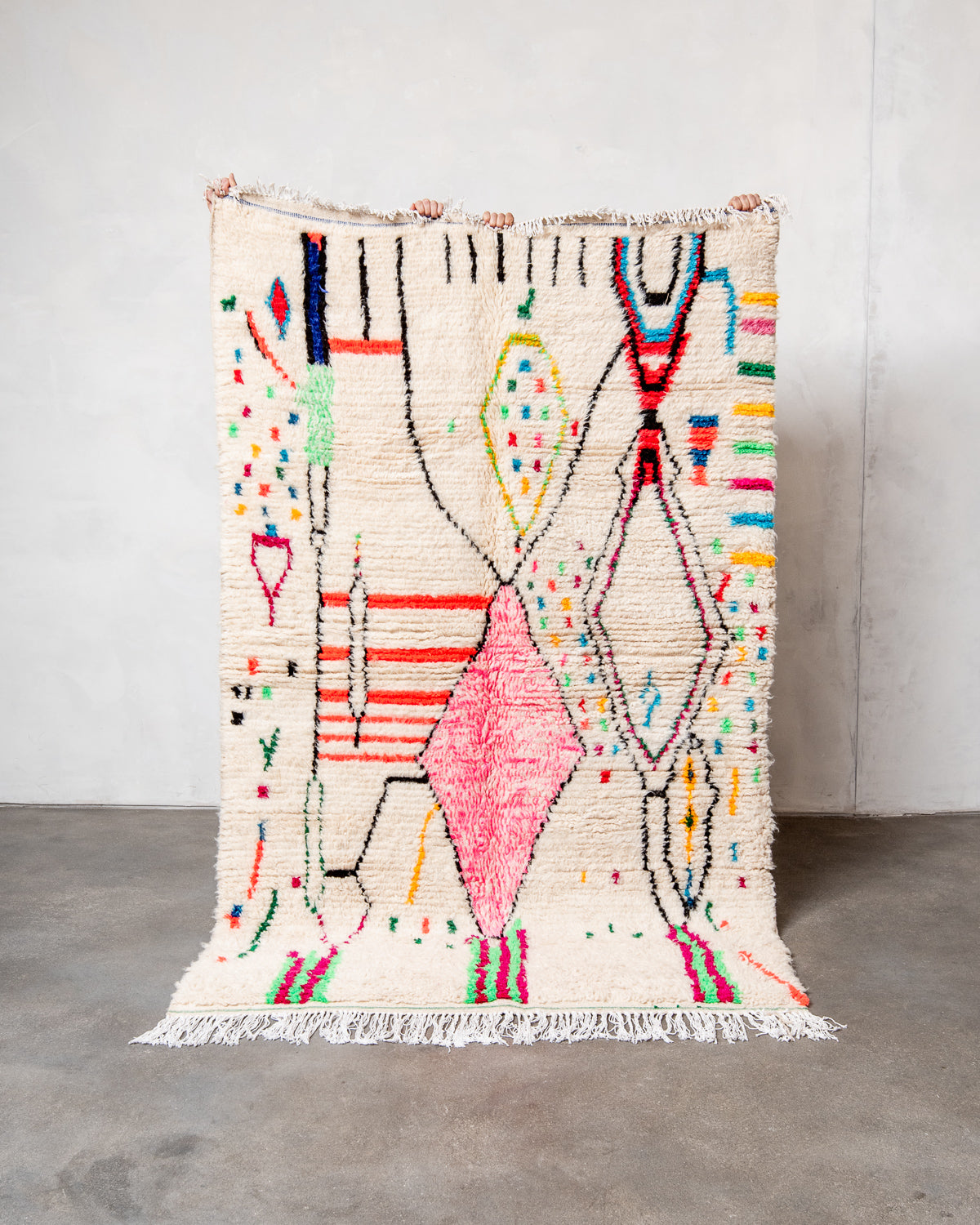 Modern designer handcrafted Berber rug from Morocco. Azilal rug with beautiful colors and patterns. Made of sheep’s wool and colourful cotton.