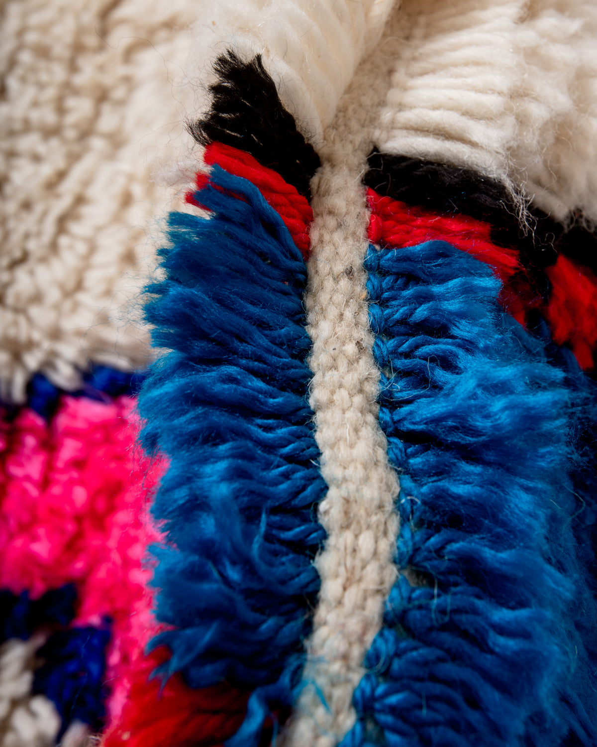 Modern designer handcrafted Berber rug from Morocco. Azilal rug with beautiful colors and patterns. Made of sheep’s wool and colourful cotton.