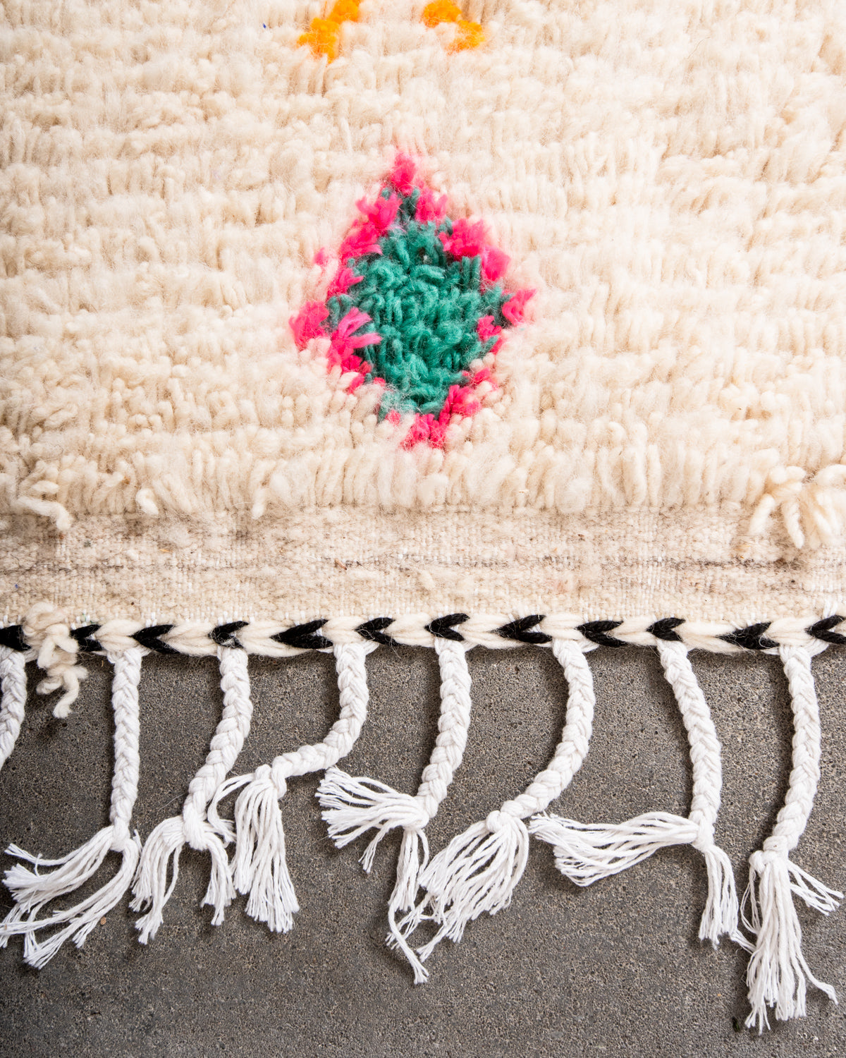 Modern designer handcrafted Berber rug from Morocco. Azilal rug with beautiful colors and patterns. Made of sheep’s wool and colourful cotton.