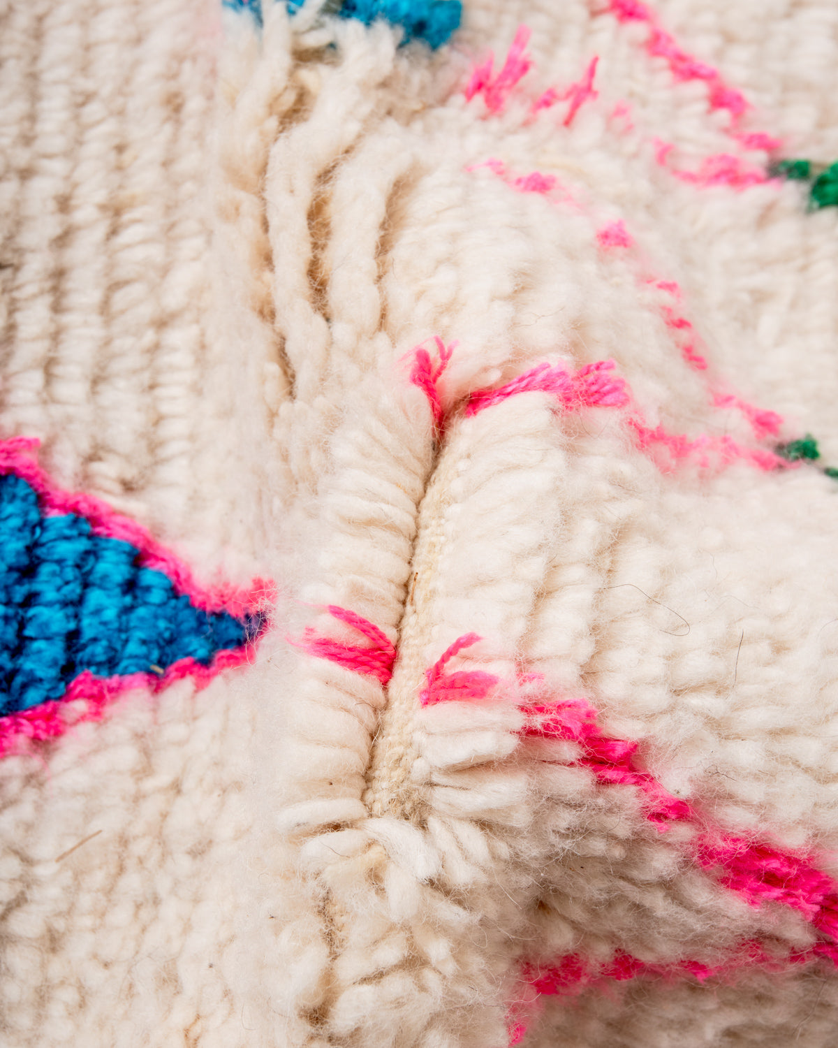 Modern designer handcrafted Berber rug from Morocco. Azilal rug with beautiful colors and patterns. Made of sheep’s wool and colourful cotton.