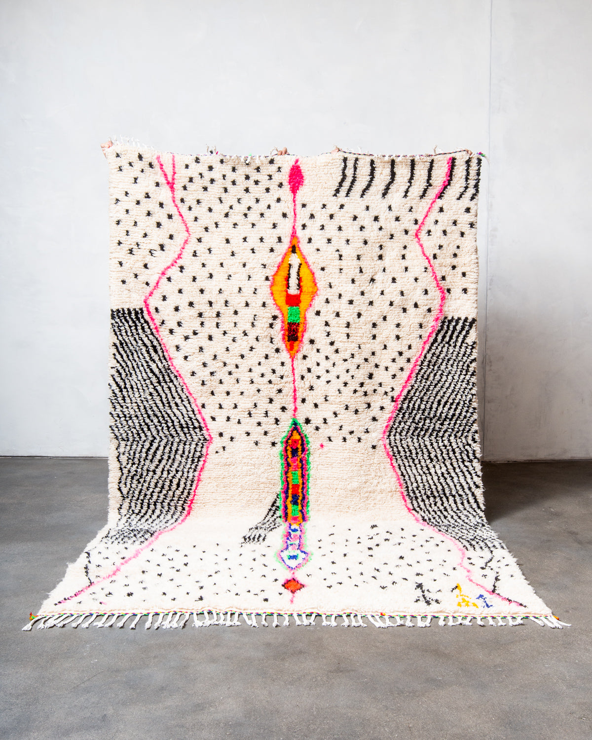 Modern designer handcrafted Berber rug from Morocco. Azilal rug with beautiful colours and patterns. Made of sheep’s wool and colourful cotton.