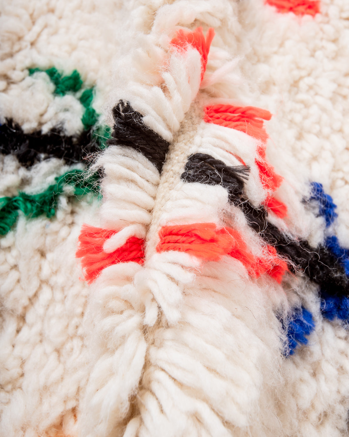 Modern designer handcrafted Berber rug from Morocco. Azilal rug with beautiful colors and patterns. Made of sheep’s wool and colourful cotton.