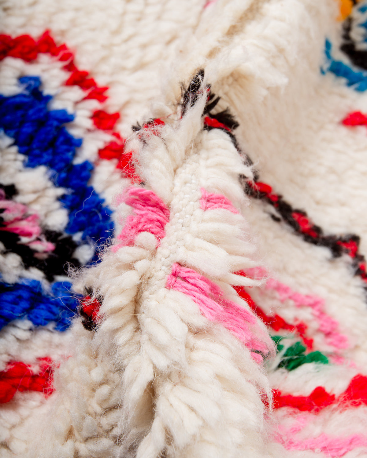 Modern designer handcrafted Berber rug from Morocco. Azilal rug with beautiful colours and patterns. Made of sheep’s wool and colourful cotton.