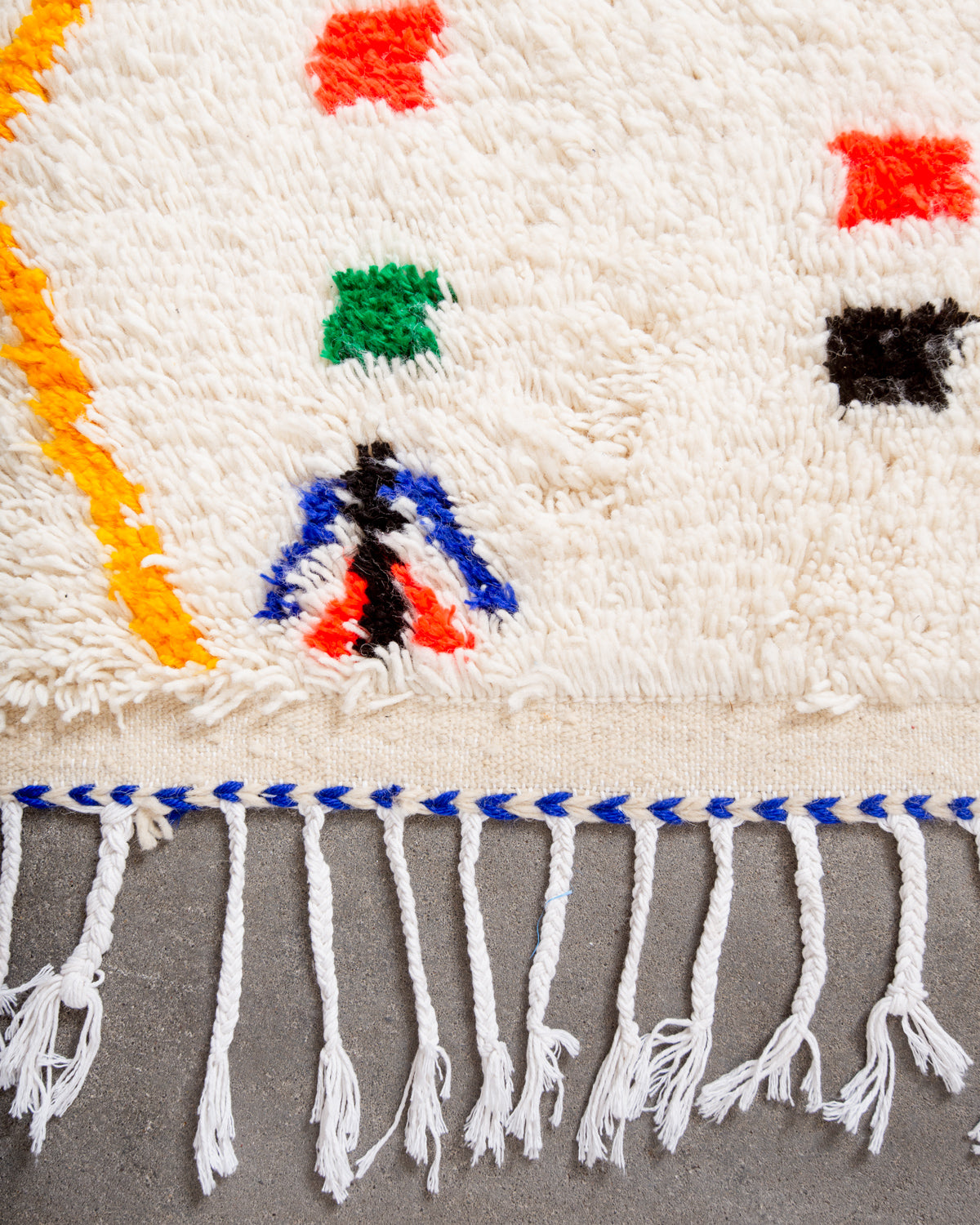 Modern designer handcrafted Berber rug from Morocco. Azilal rug with beautiful colours and patterns. Made of sheep’s wool and colourful cotton.