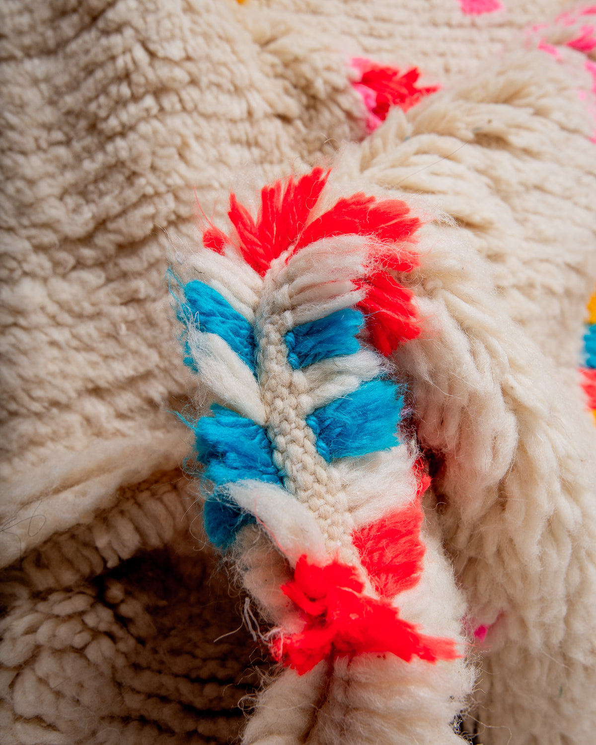 Modern designer handcrafted Berber rug from Morocco. Azilal rug with beautiful colours and patterns. Made of sheep’s wool and colourful cotton.