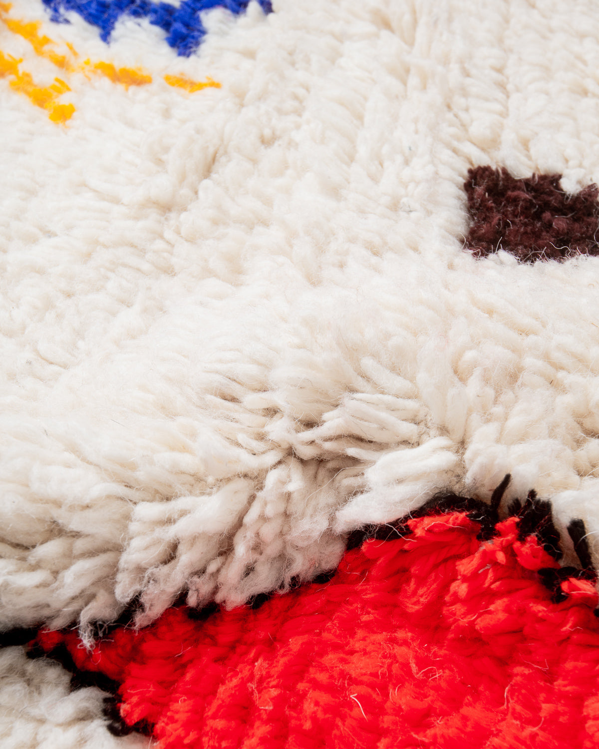 Modern designer handcrafted Berber rug from Morocco. Azilal rug with beautiful colours and patterns. Made of sheep’s wool and colourful cotton.