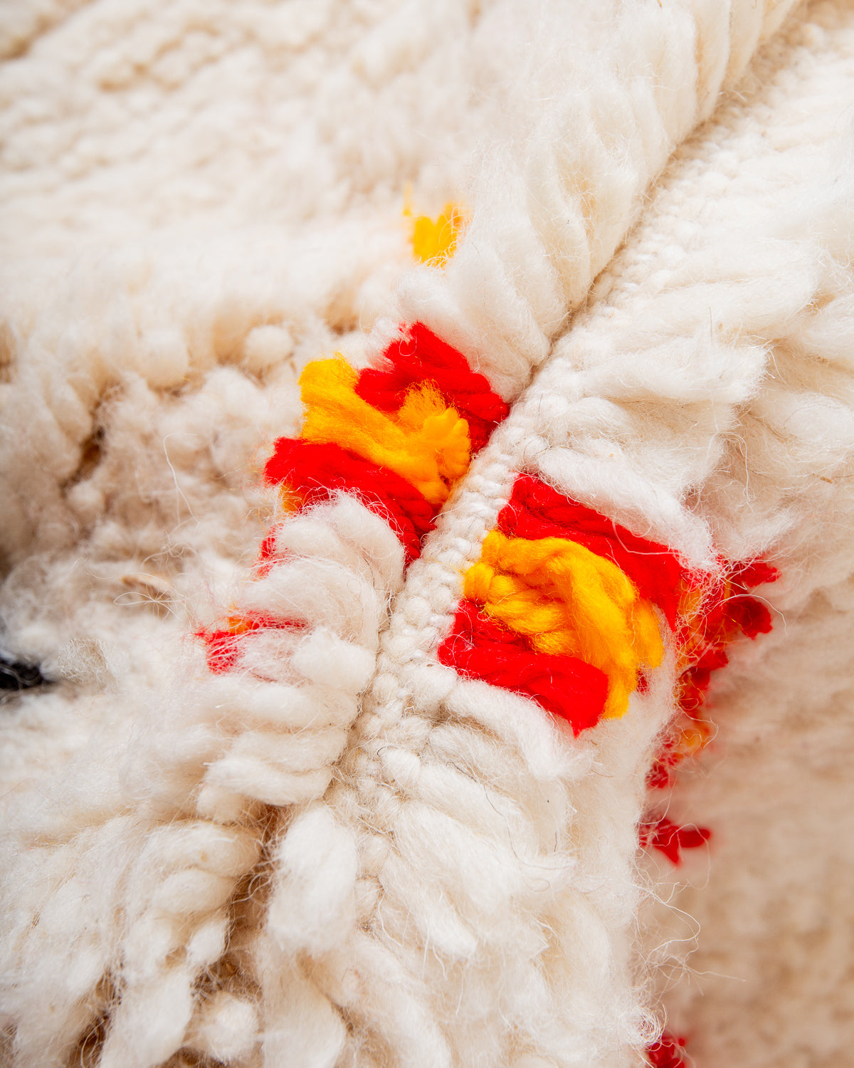 Modern designer handcrafted Berber rug from Morocco. Azilal rug with beautiful colours and patterns. Made of sheep’s wool and colourful cotton.