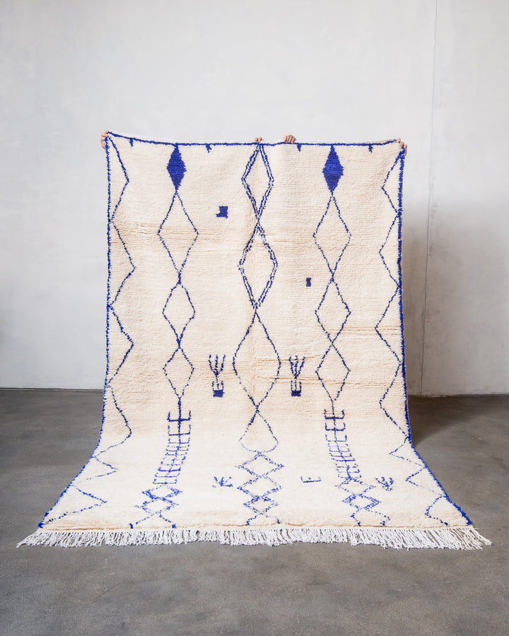 Modern designer handcrafted Berber rug from Morocco. Azilal rug with beautiful colours and patterns. Made of sheep’s wool and colourful cotton.