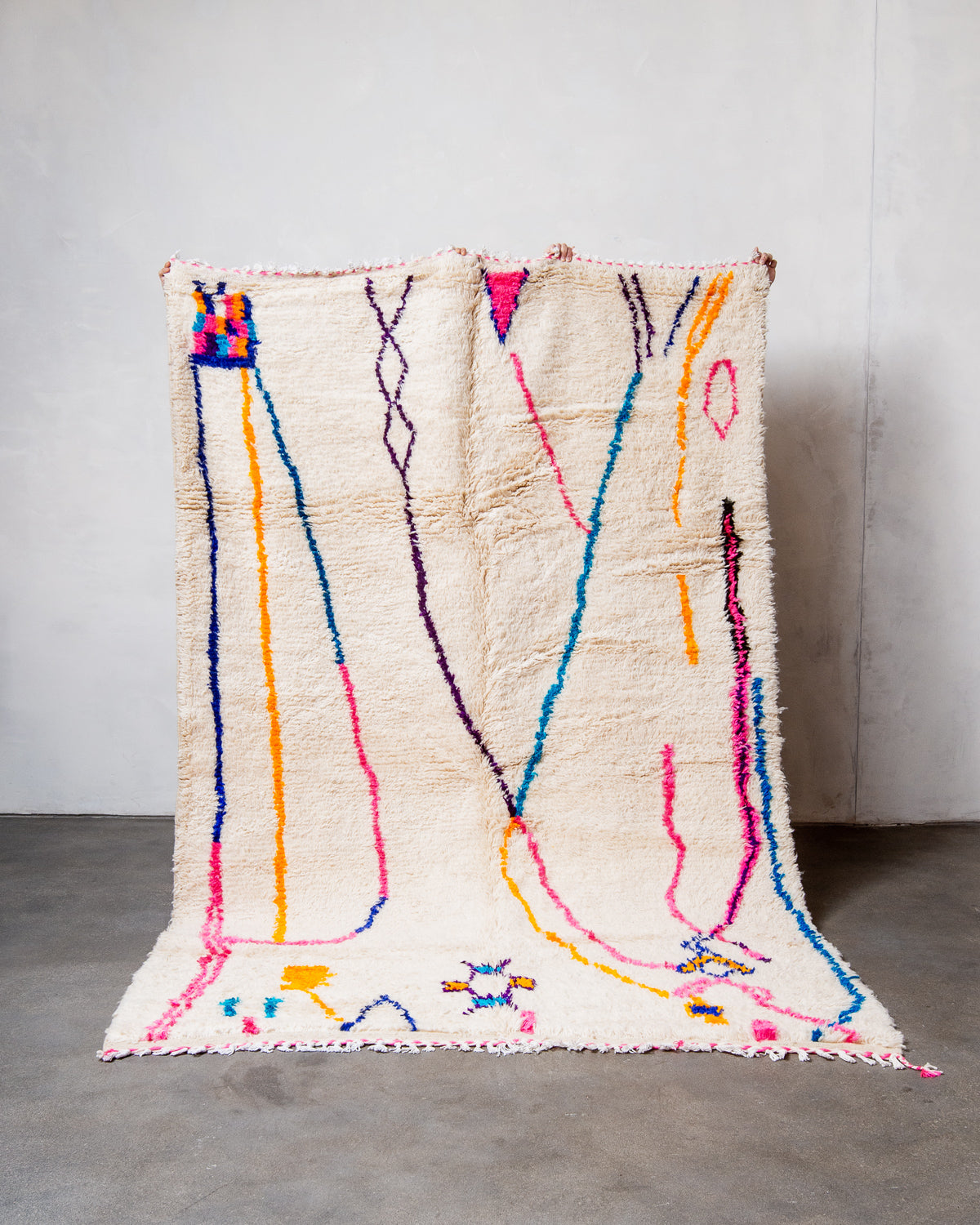 Modern designer handcrafted Berber rug from Morocco. Azilal rug with beautiful colours and patterns. Made of sheep’s wool and colourful cotton.