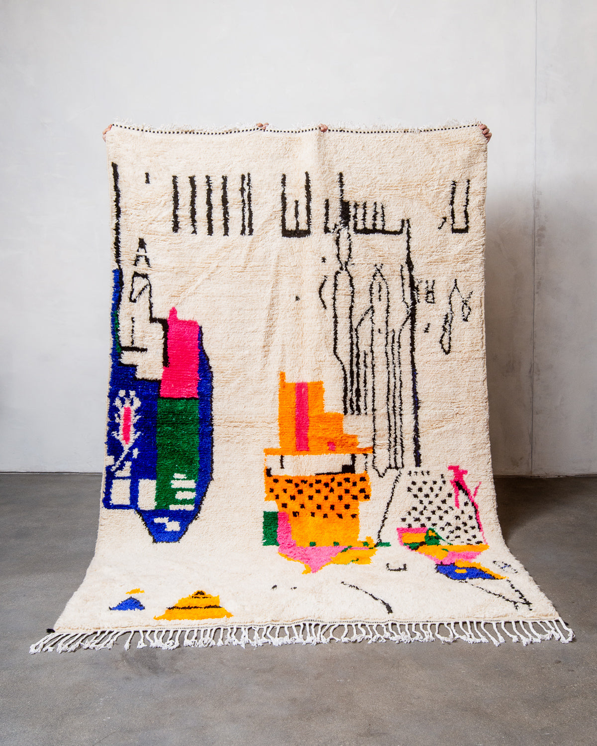 Modern designer handcrafted Berber rug from Morocco. Azilal rug with beautiful colours and patterns. Made of sheep’s wool and colourful cotton.