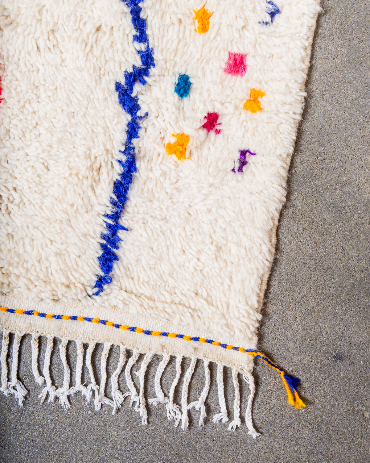 Modern designer handcrafted Berber rug from Morocco. Azilal rug with beautiful colours and patterns. Made of sheep’s wool and colourful cotton.