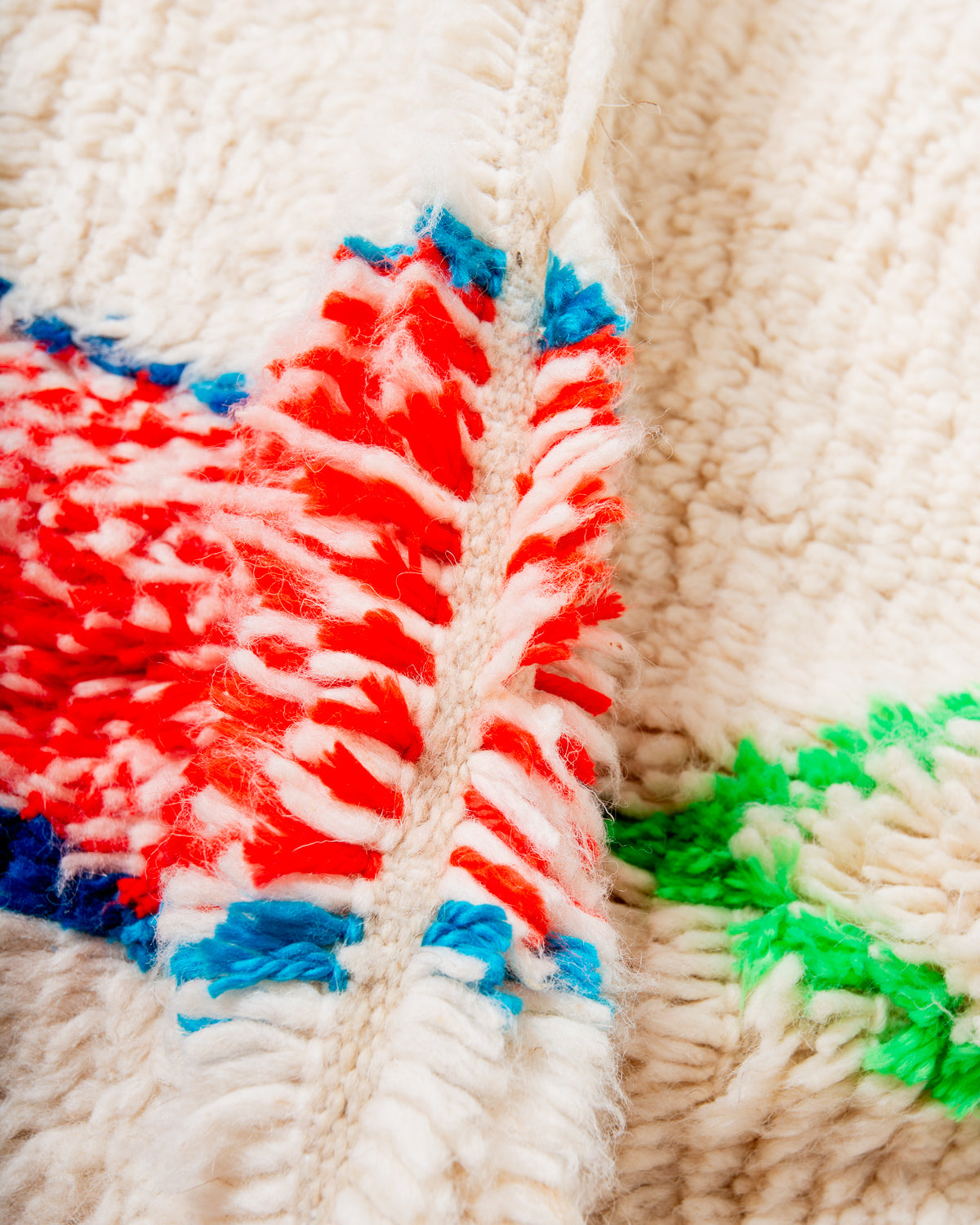 Modern designer handcrafted Berber rug from Morocco. Azilal rug with beautiful colours and patterns. Made of sheep’s wool and colourful cotton.