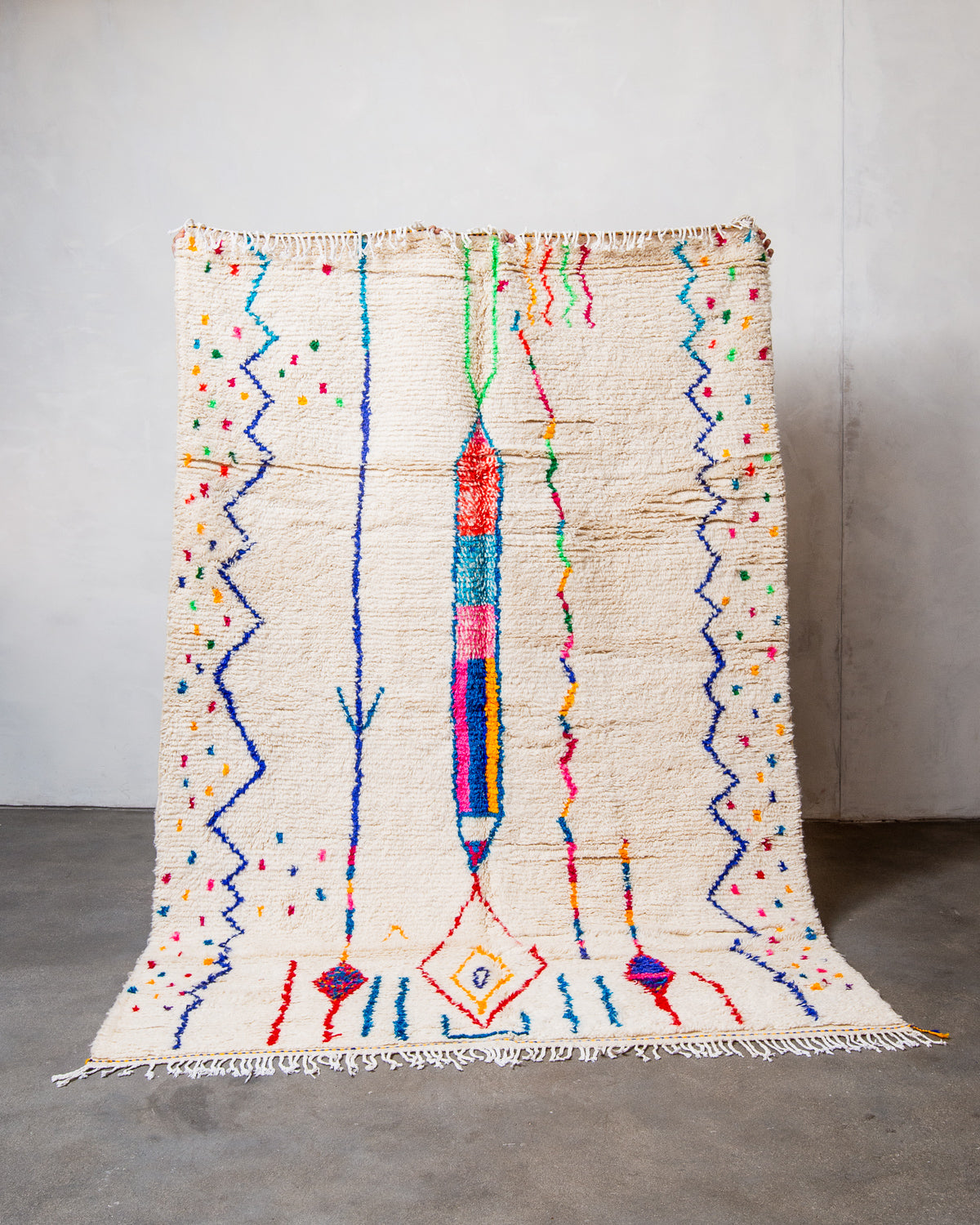 Modern designer handcrafted Berber rug from Morocco. Azilal rug with beautiful colours and patterns. Made of sheep’s wool and colourful cotton.