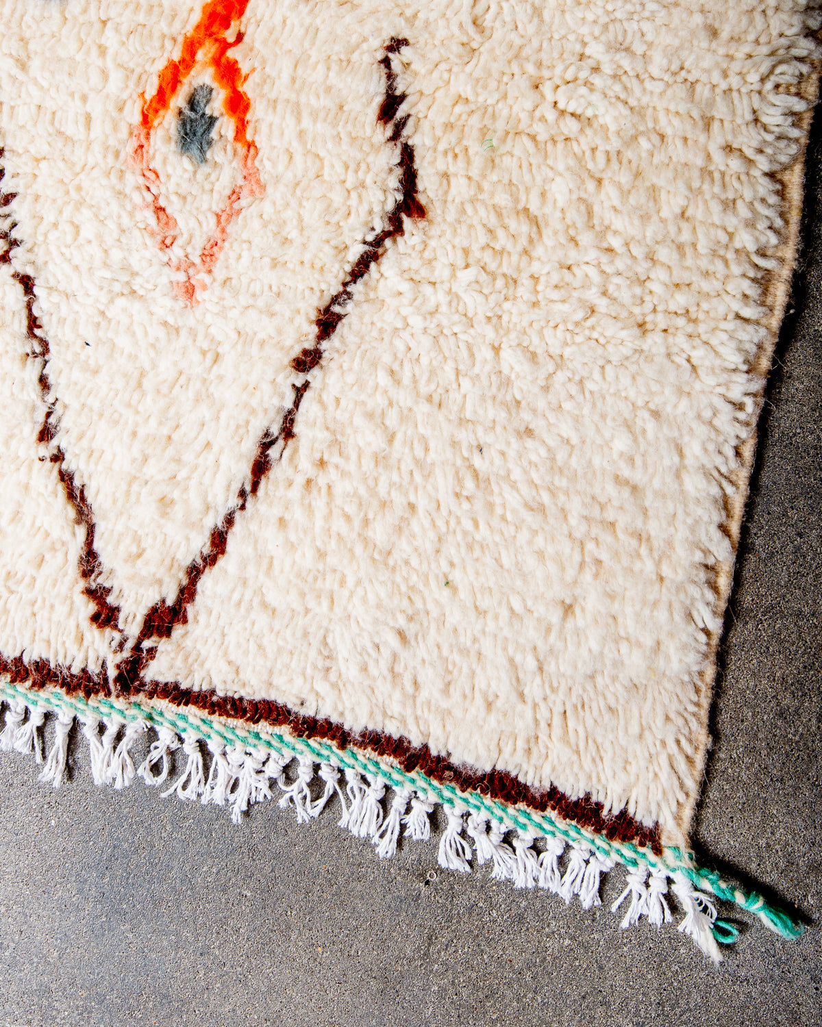 Modern designer handcrafted Berber rug from Morocco. Azilal rug with beautiful colours and patterns. Made of sheep’s wool and colourful cotton.