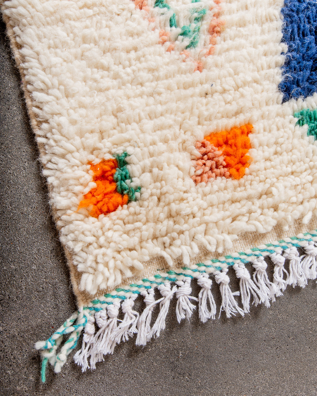 Modern designer handcrafted Berber rug from Morocco. Azilal rug with beautiful colours and patterns. Made of sheep’s wool and colourful cotton.