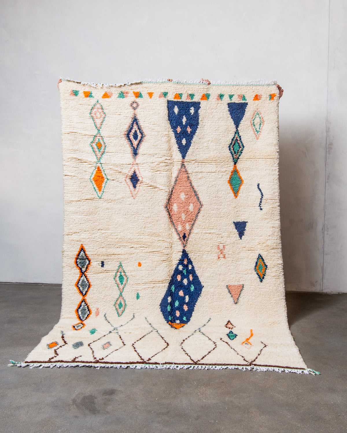 Modern designer handcrafted Berber rug from Morocco. Azilal rug with beautiful colours and patterns. Made of sheep’s wool and colourful cotton.