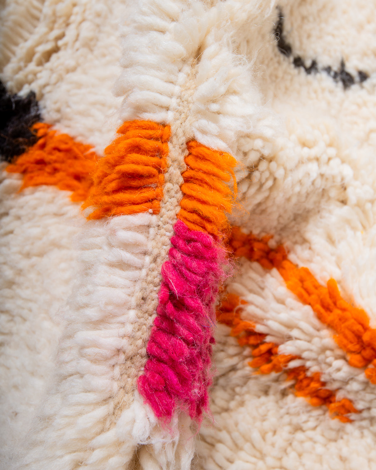 Modern designer handcrafted Berber rug from Morocco. Azilal rug with beautiful colours and patterns. Made of sheep’s wool and colourful cotton.