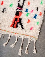 Moderner, handgefertigter Berber-Teppich aus Marokko. Azilal-Teppich mit wunderschönen Farben und Mustern. Aus Schafwolle und bunter Baumwolle.