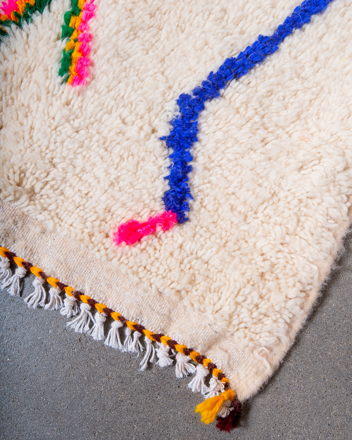 Modern designer handcrafted Berber rug from Morocco. Azilal rug with beautiful colours and patterns. Made of sheep’s wool and colourful cotton.