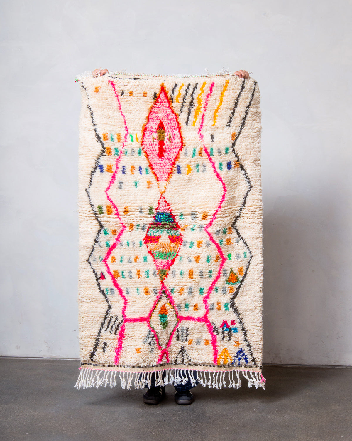 Modern designer handcrafted Berber rug from Morocco. Azilal rug with beautiful colours and patterns. Made of sheep’s wool and colourful cotton.