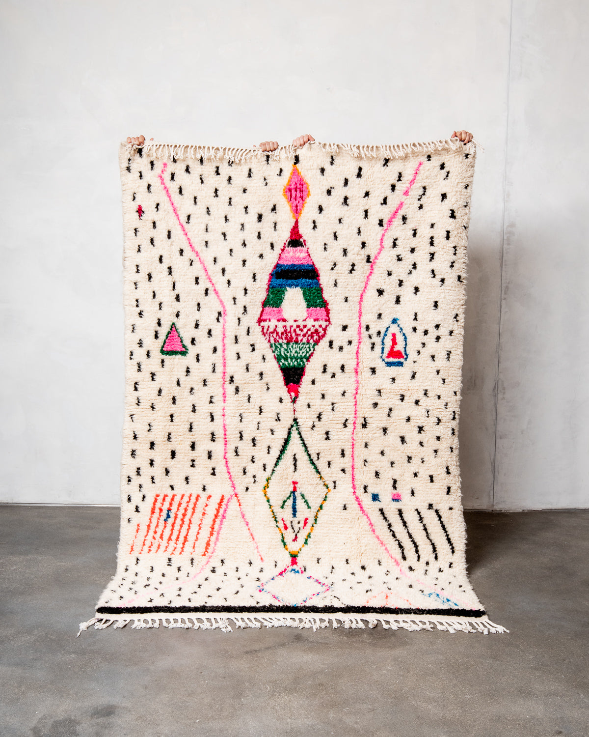 Modern designer handcrafted Berber rug from Morocco. Azilal rug with beautiful colors and patterns. Made of sheep’s wool and colourful cotton.