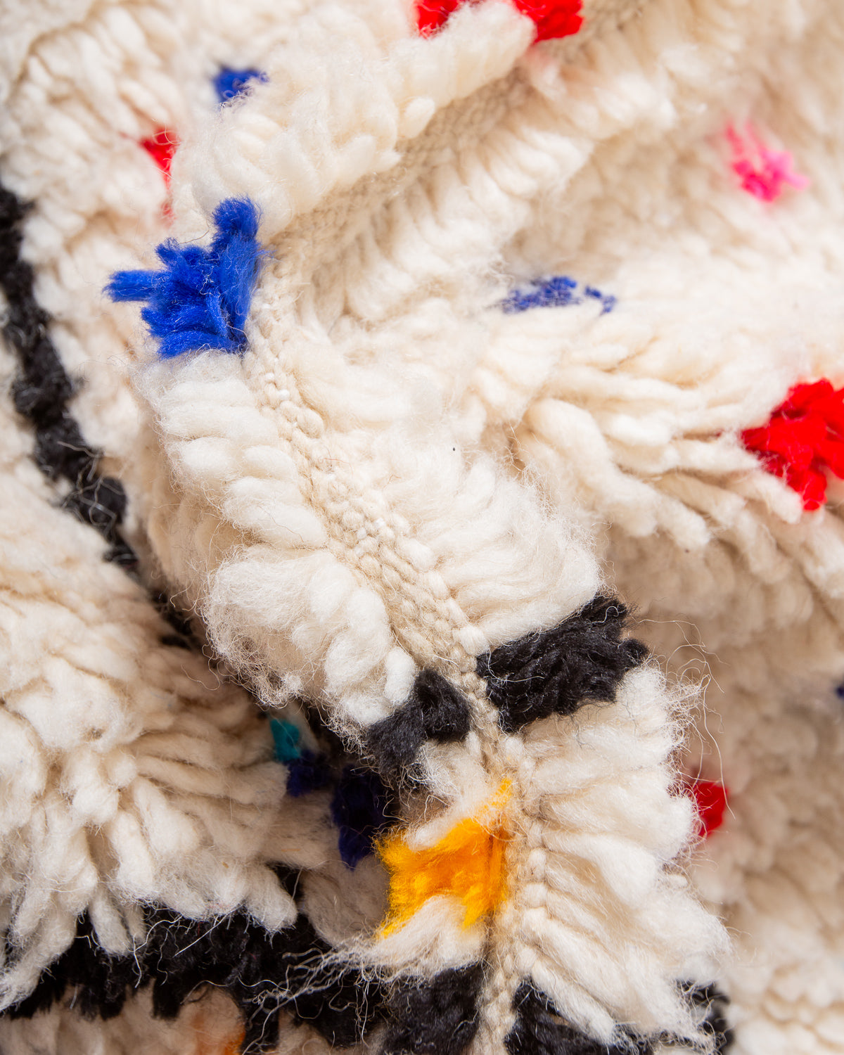 Modern designer handcrafted Berber rug from Morocco. Azilal rug with beautiful colours and patterns. Made of sheep’s wool and colourful cotton.