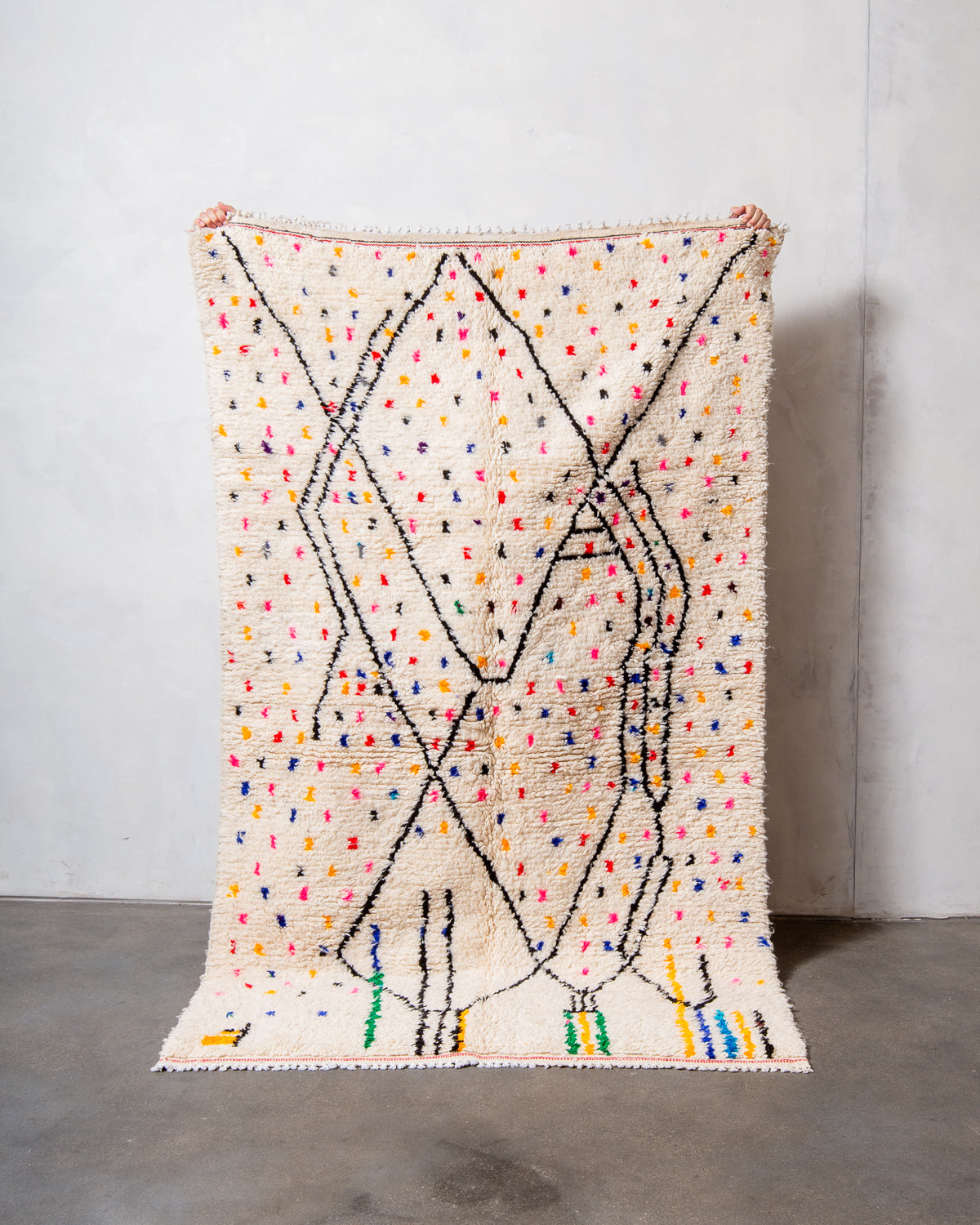 Modern designer handcrafted Berber rug from Morocco. Azilal rug with beautiful colours and patterns. Made of sheep’s wool and colourful cotton.