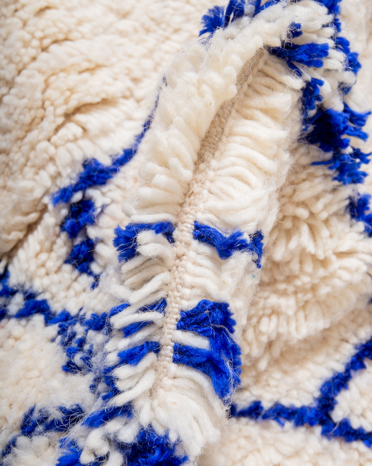 Modern designer handcrafted Berber rug from Morocco. Azilal rug with beautiful colours and patterns. Made of sheep’s wool and colourful cotton.