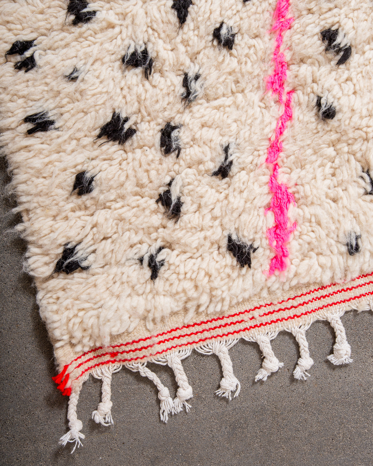 Modern designer handcrafted Berber rug from Morocco. Azilal rug with beautiful colours and patterns. Made of sheep’s wool and colourful cotton.