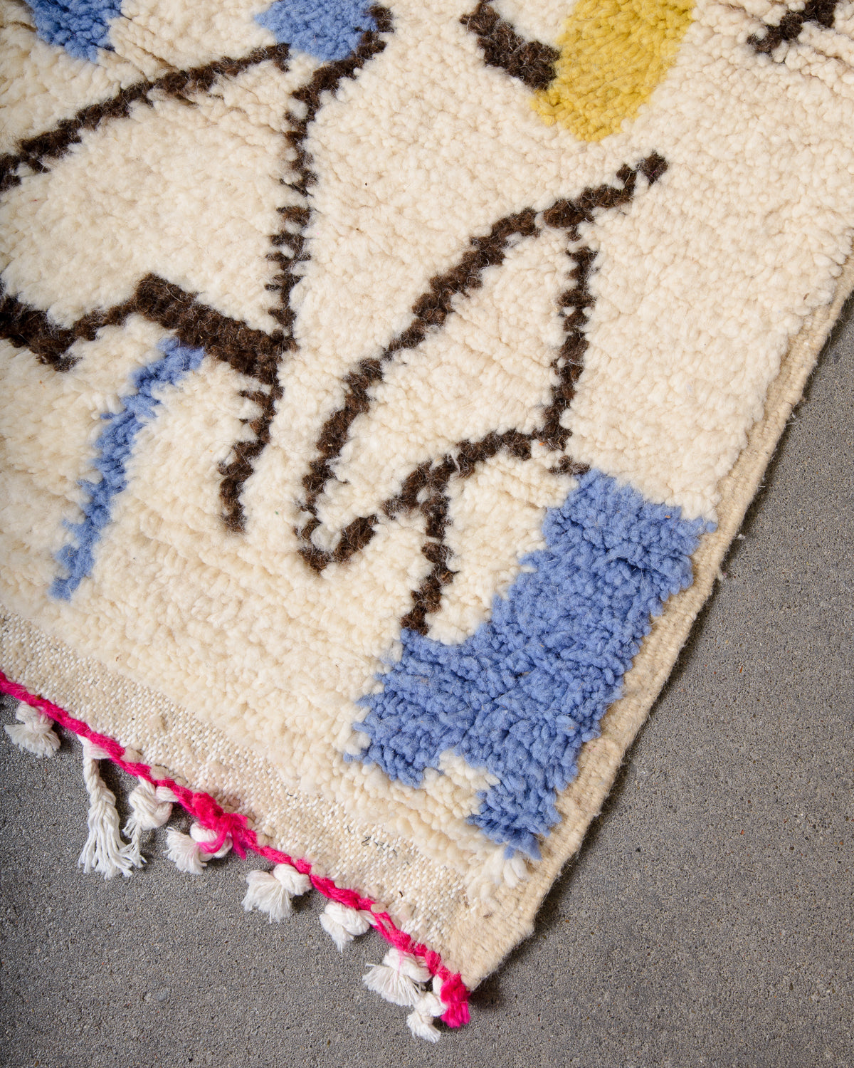Modern designer handcrafted Berber rug from Morocco. Azilal rug with beautiful colours and patterns. Made of sheep’s wool and colourful cotton.