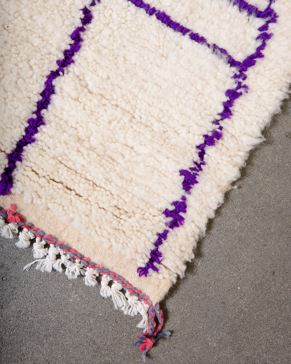 Modern designer handcrafted Berber rug from Morocco. Azilal rug with beautiful colours and patterns. Made of sheep’s wool and colourful cotton.
