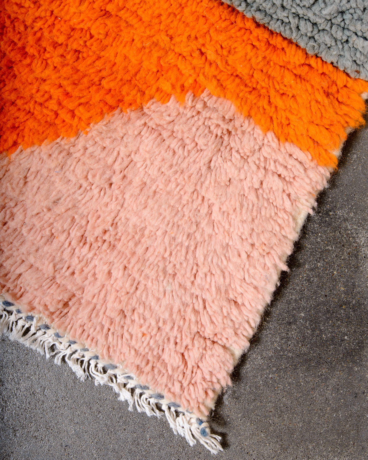 Modern designer handcrafted Berber rug from Morocco. Azilal rug with beautiful colours and patterns. Made of sheep’s wool and colourful cotton.
