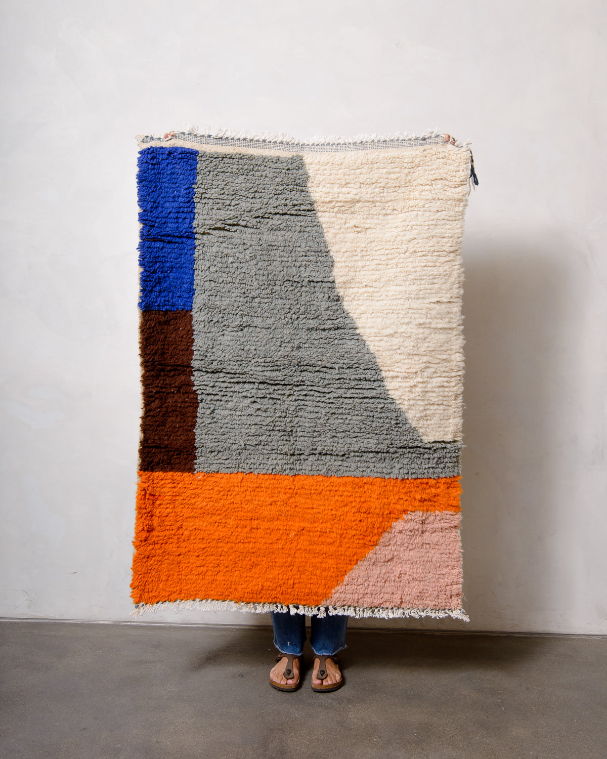 Modern designer handcrafted Berber rug from Morocco. Azilal rug with beautiful colours and patterns. Made of sheep’s wool and colourful cotton.
