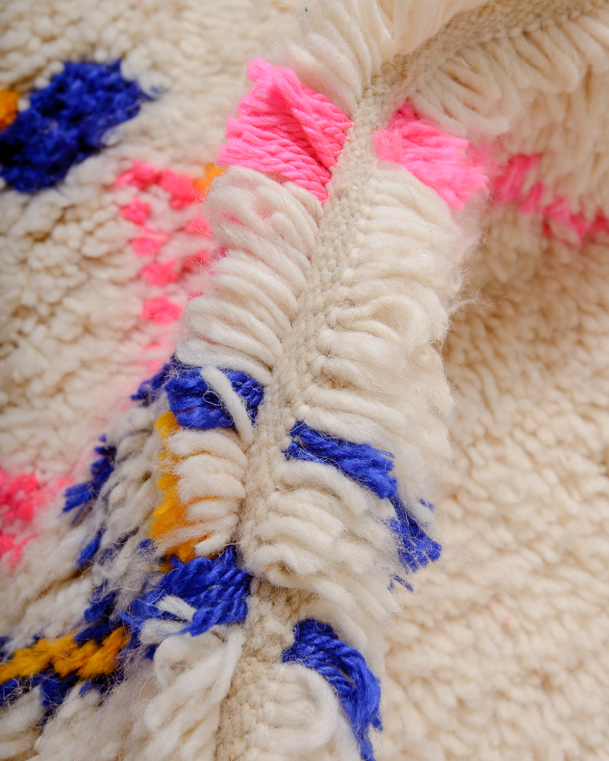 Modern designer handcrafted Berber rug from Morocco. Azilal rug with beautiful colours and patterns. Made of sheep’s wool and cotton.