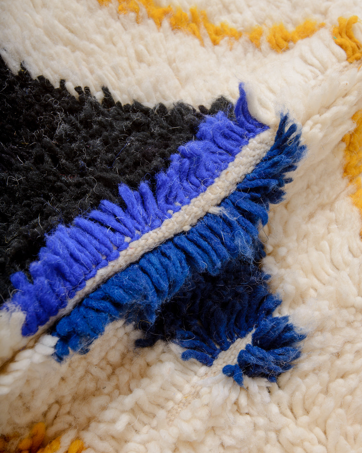 Modern designer handcrafted Berber rug from Morocco. Azilal rug with beautiful colours and patterns. Made of sheep’s wool and cotton.