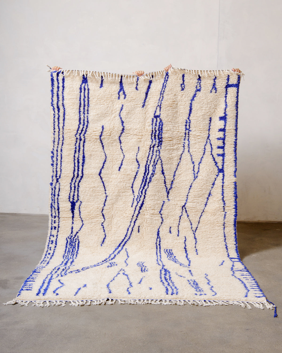 Modern designer handcrafted Berber rug from Morocco. Azilal rug with beautiful colours and patterns. Made of sheep’s wool and cotton.