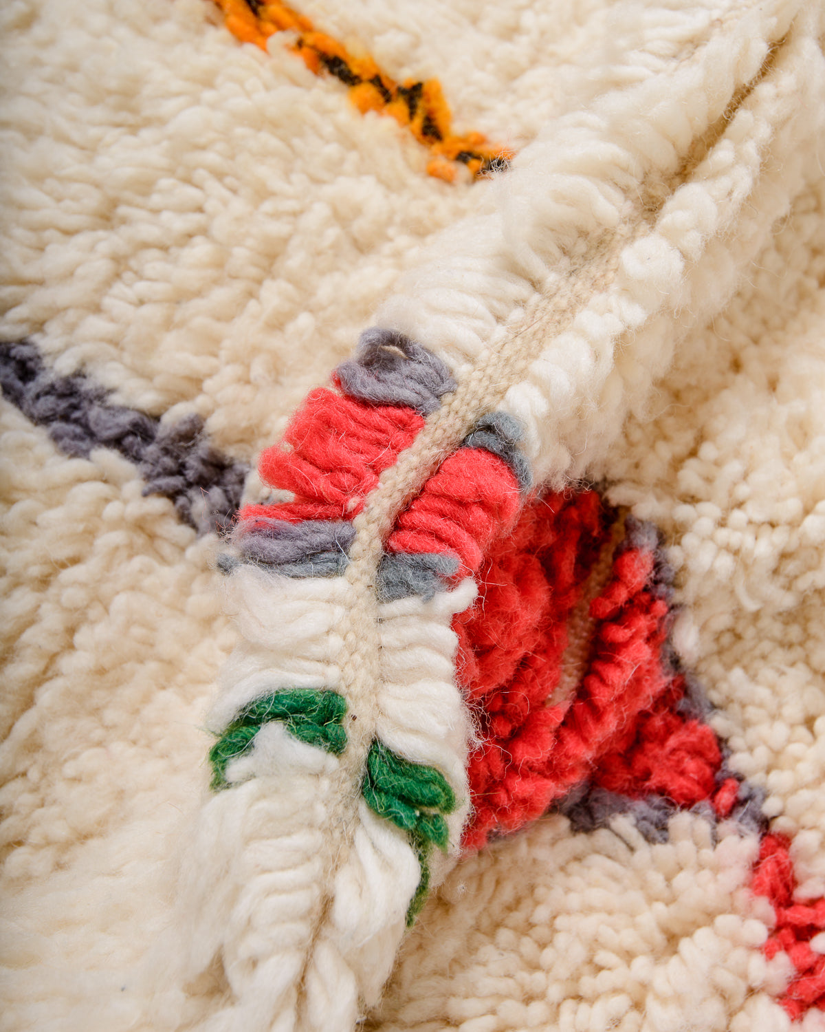 Modern designer handcrafted Berber rug from Morocco. Azilal rug with beautiful colours and patterns. Made of sheep’s wool and cotton.