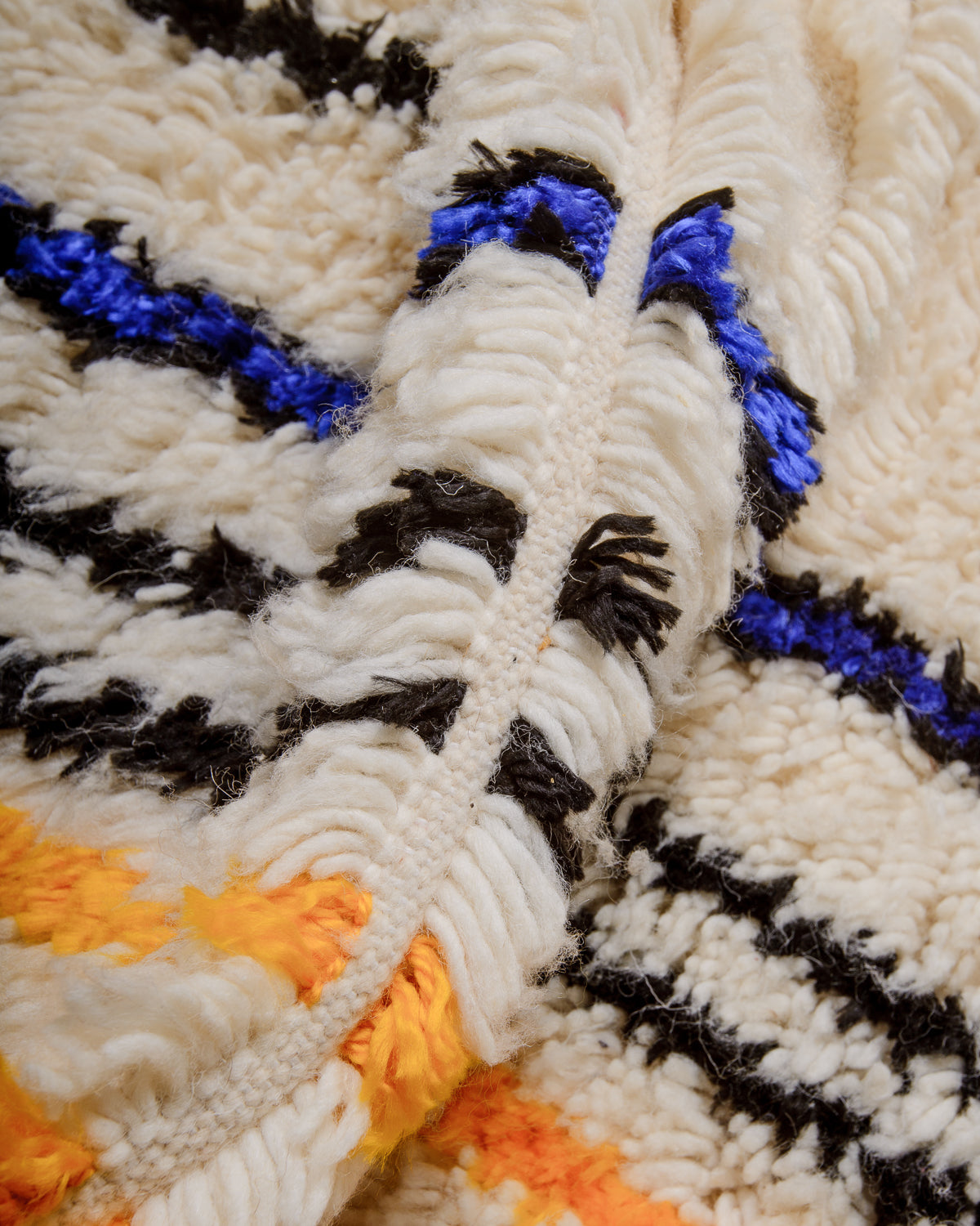 Modern designer handcrafted Berber rug from Morocco. Azilal rug with beautiful colours and patterns. Made of sheep’s wool and cotton.