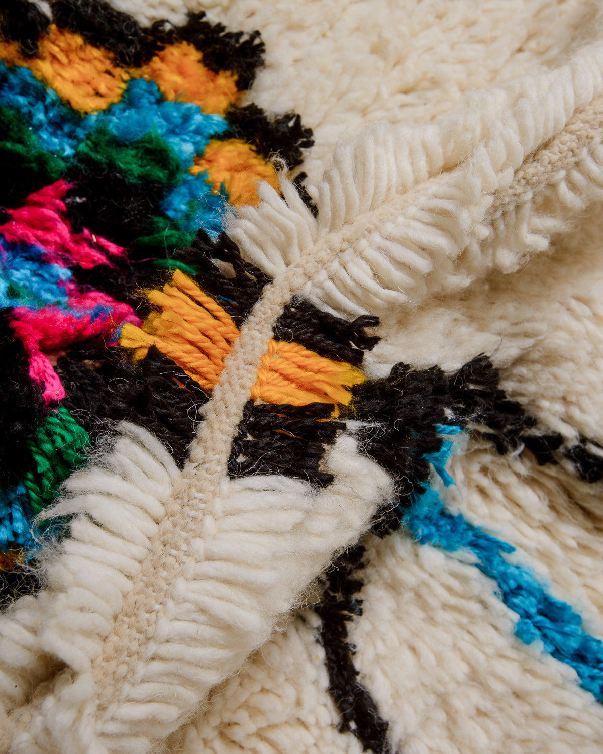 Modern designer handcrafted Berber rug from Morocco. Azilal rug with beautiful colours and patterns. Made of sheep’s wool and cotton.