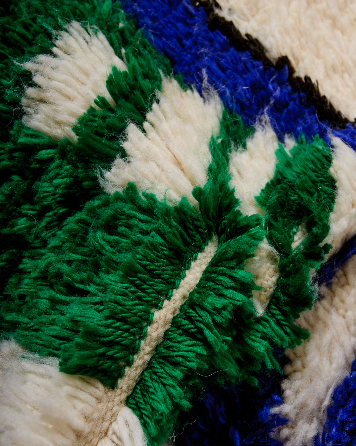 Modern designer handcrafted Berber rug from Morocco. Azilal rug with beautiful colours and patterns. Made of sheep’s wool and cotton.